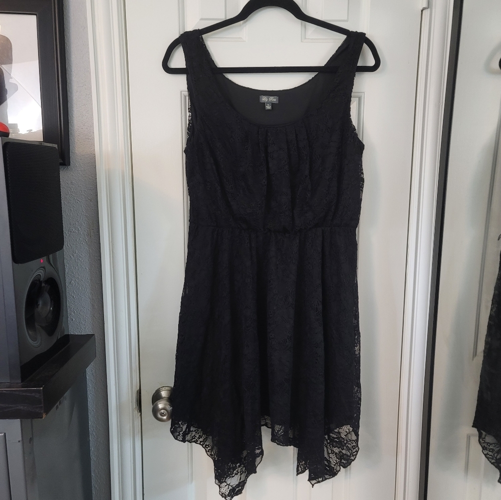 XL Witchy Vibes - Black Lace Handkerchief Dress